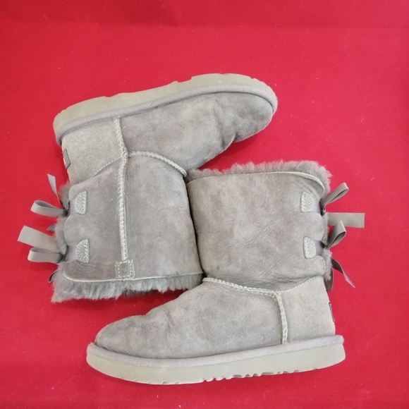 Ugg bow boots - Picture 3 of 8
